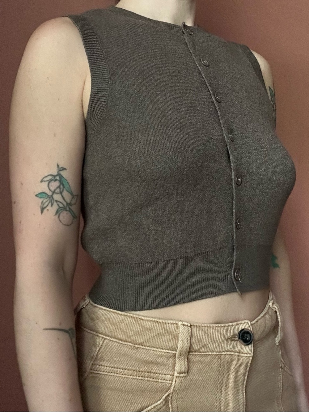 Musera brown sleeveless cardigan with button-up front - Picture 2 of 6